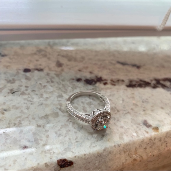 SOLD Diamond engagement ring - Picture 8 of 13